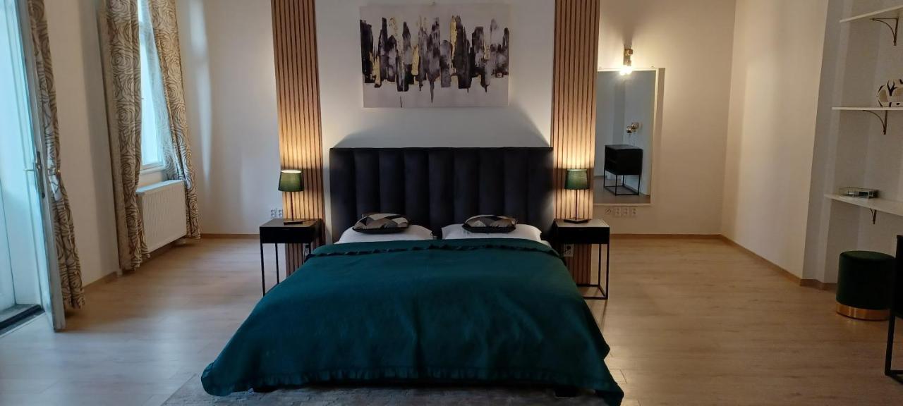 Entrez Apartment 3 - Historical Centre Košice Eksteriør billede