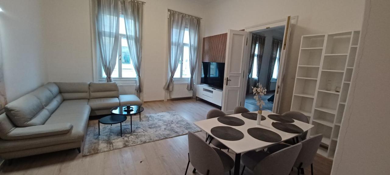 Entrez Apartment 3 - Historical Centre Košice Eksteriør billede