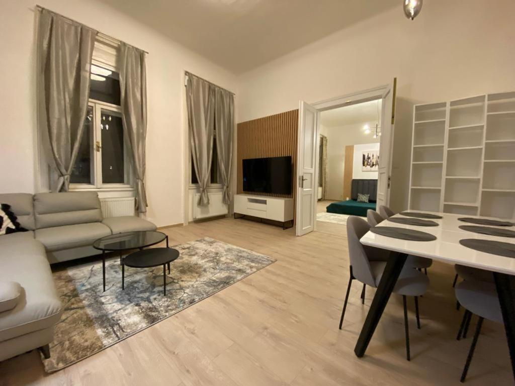 Entrez Apartment 3 - Historical Centre Košice Eksteriør billede