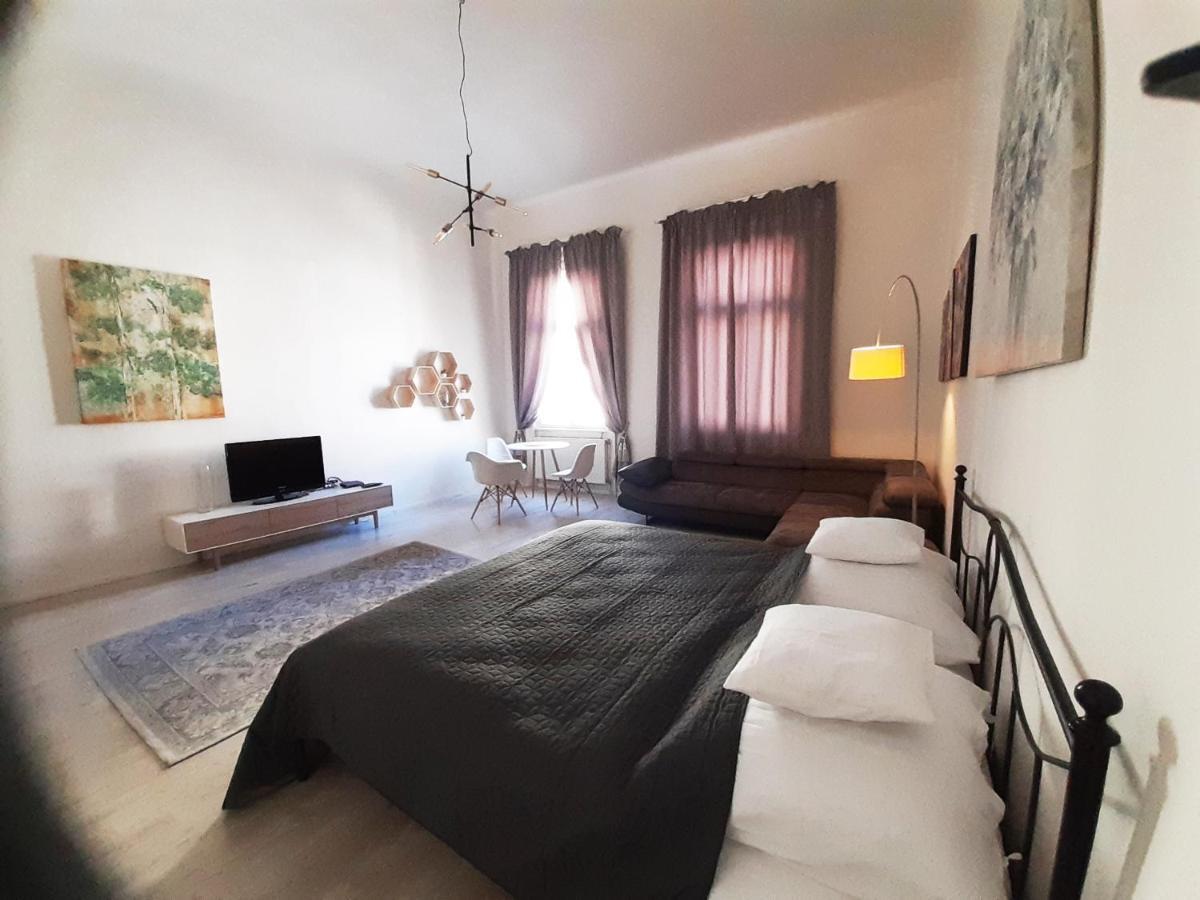 Entrez Apartment 3 - Historical Centre Košice Eksteriør billede