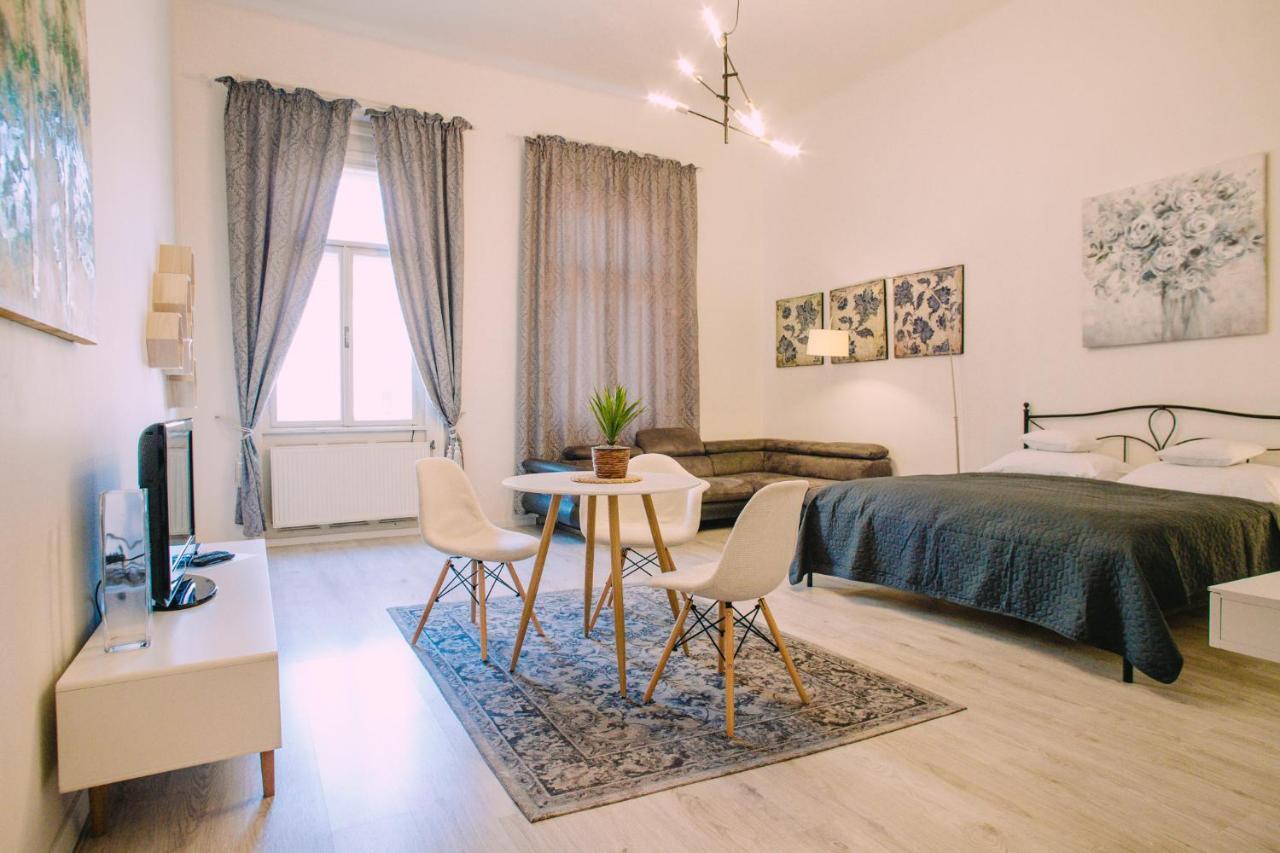 Entrez Apartment 3 - Historical Centre Košice Eksteriør billede